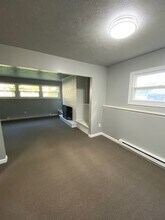 213 S Fairview Ave, Unit Lower in Lansing, MI - Building Photo - Building Photo