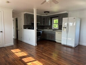 16 Evergreen Ave in Huntington Station, NY - Building Photo - Building Photo