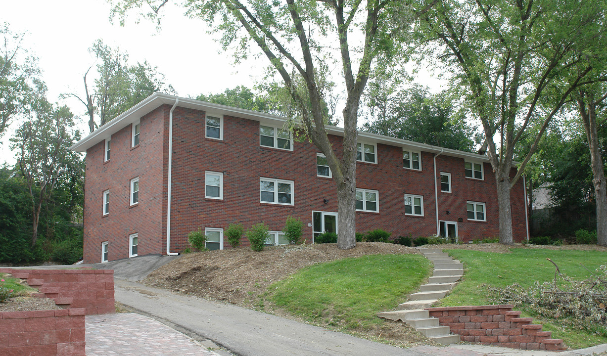 Field Club Apartments in Omaha, NE - Building Photo