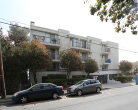 Venice-Barry Apartments in Los Angeles, CA - Building Photo - Building Photo