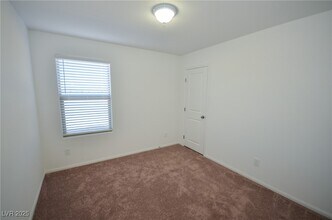 5401 Lynn Crk Ave in Las Vegas, NV - Building Photo - Building Photo