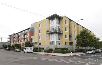 Harbor Walk in Oakland, CA - Building Photo - Building Photo