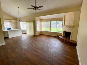 451 Oakdale Dr in Stafford, TX - Building Photo - Building Photo