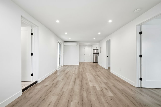 5549 Fulcher Ave in Los Angeles, CA - Building Photo - Building Photo