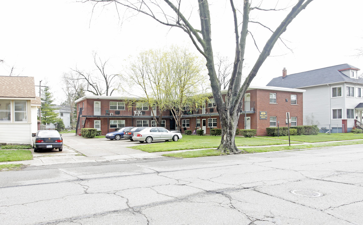 Marshall Court Apartments in Ferndale, MI - Building Photo