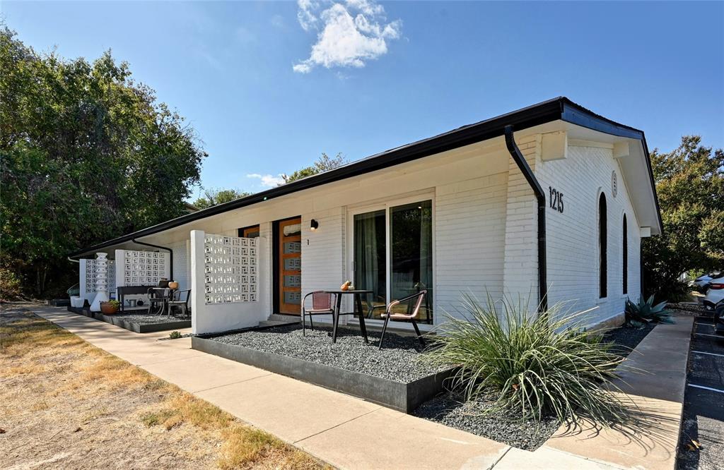 1215 Hollow Creek Dr in Austin, TX - Building Photo