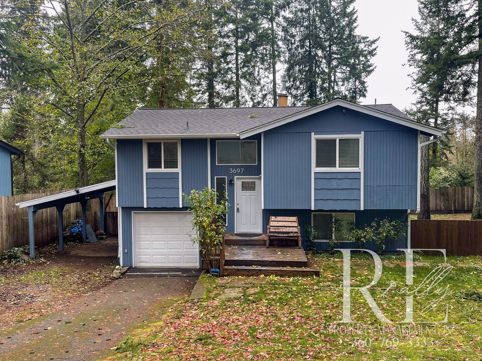 3697 SE Ardenwald Pl in Port Orchard, WA - Building Photo