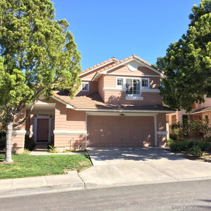 2305 Eastridge Loop in Chula Vista, CA - Building Photo