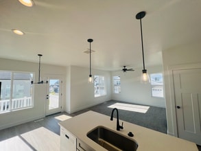 1051 N Freeman Dr in Saratoga Springs, UT - Building Photo - Building Photo