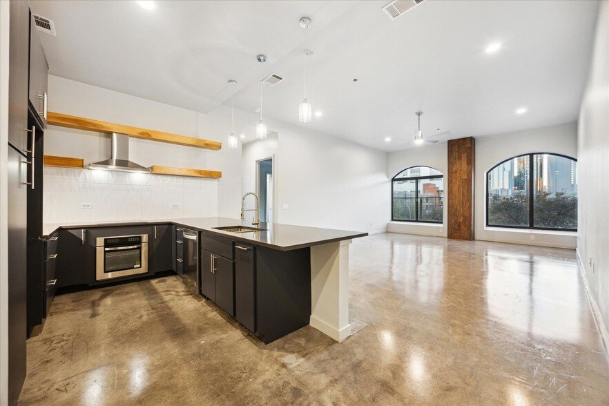 507 Sabine St, Unit 305 in Austin, TX - Building Photo