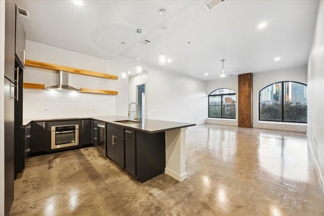 property at 507 Sabine St