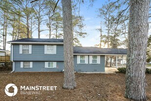 8030 Kendrick Rd in Jonesboro, GA - Building Photo