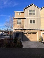 180 Loganberry Ct in Woodland, WA - Building Photo