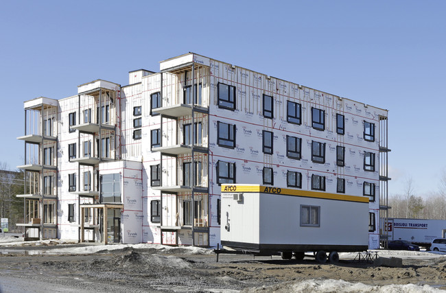 5061-5081 D'angora Rue in Terrebonne, QC - Building Photo - Building Photo