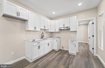 335 Spring St in Trenton, NJ - Foto de edificio - Building Photo