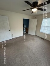 17 S Mountain Dr in McGaheysville, VA - Building Photo - Building Photo