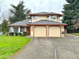 6240 SE Deering Ct in Milwaukie, OR - Building Photo
