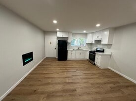 1132 255th St, Unit 4 in Harbor City, CA - Building Photo