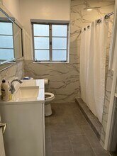 501 NE 70th St, Unit 1 in Miami, FL - Foto de edificio - Building Photo