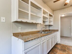 527 E Boeing Dr in Midwest City, OK - Building Photo - Building Photo