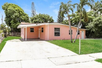 2731 NW 2nd St in Boynton Beach, FL - Building Photo - Building Photo