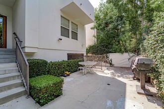 4259 Dixie Canyon Ave-Unit -Apt 3 in Los Angeles, CA - Building Photo - Building Photo