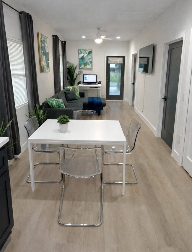 801 E Knollwood St in Tampa, FL - Foto de edificio - Building Photo