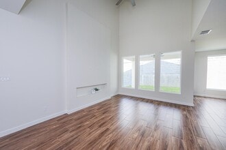 7525 Cresta Bella St in Laredo, TX - Foto de edificio - Building Photo