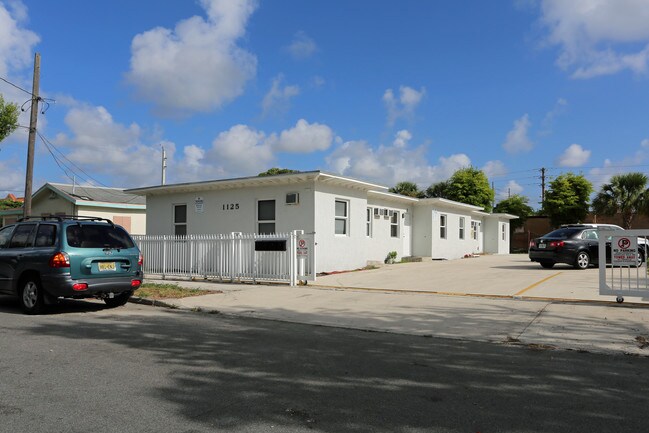 1125 21st St in West Palm Beach, FL - Foto de edificio - Building Photo