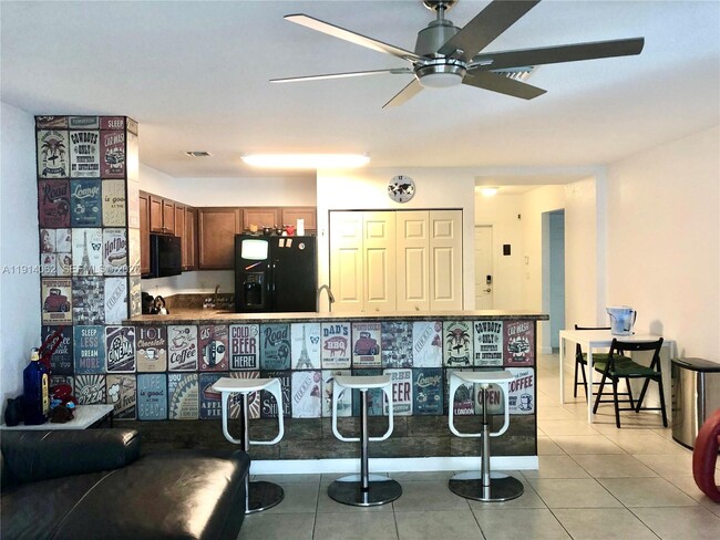 1018 Foster Rd in Hallandale Beach, FL - Building Photo - Building Photo