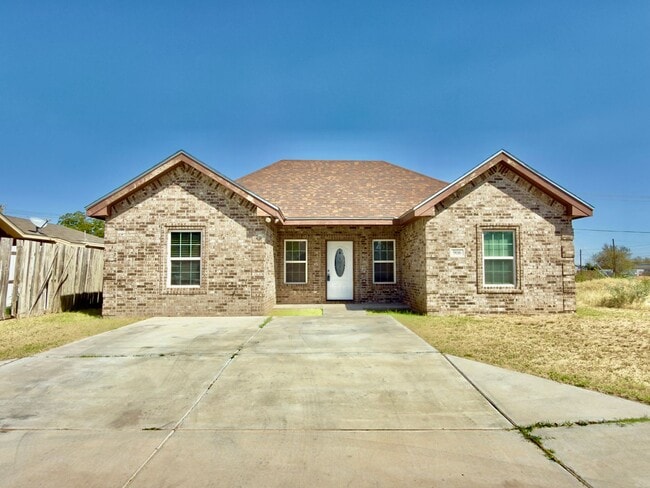 property at 906 N Weatherford St
