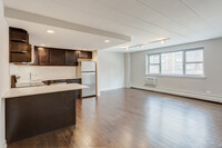 6042 N Kenmore Ave, Unit 412 in Chicago, IL - Building Photo - Building Photo