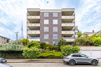 Hillside House Condominium in Seattle, WA - Building Photo - Building Photo