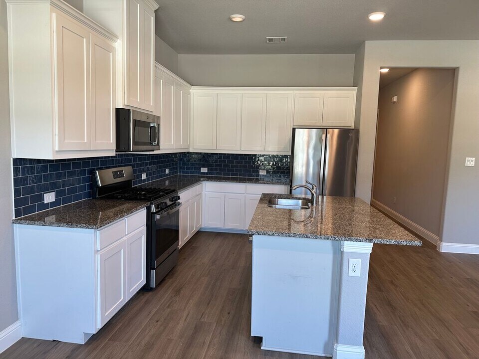 6556 Iron Horse Blvd in North Richland Hills, TX - Building Photo