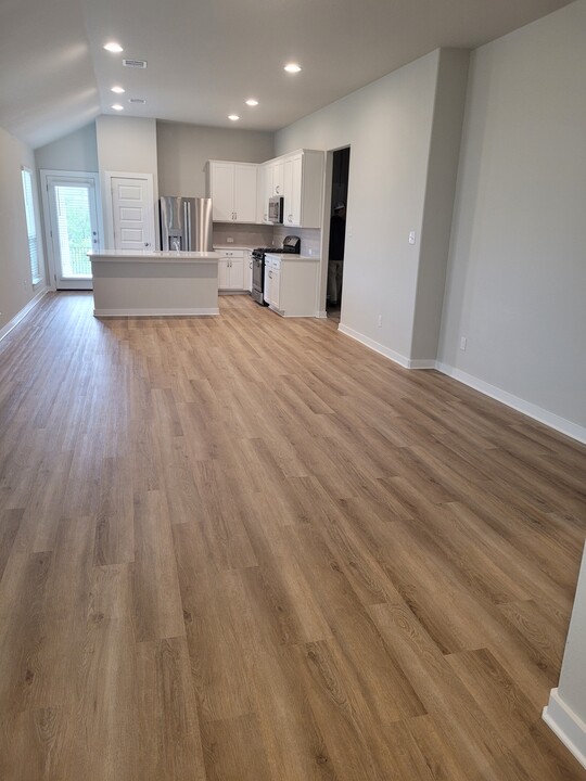 121 Tall Grass Dr in Andice, TX - Building Photo