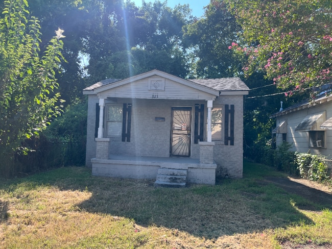 property at 925 Lewis St