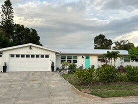 3237 Key Ave in Sarasota, FL - Building Photo