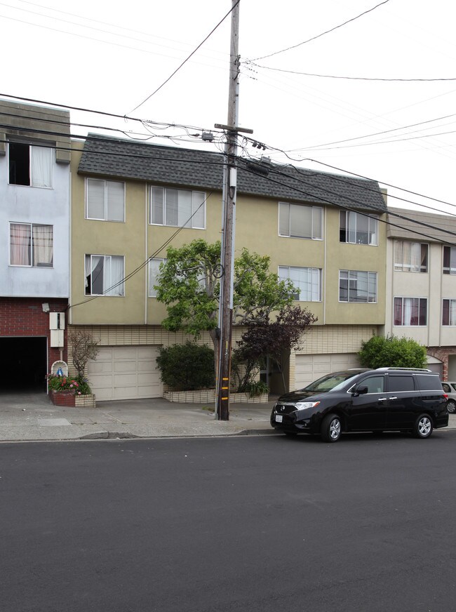 DeWetter Homes in Daly City, CA - Foto de edificio - Building Photo