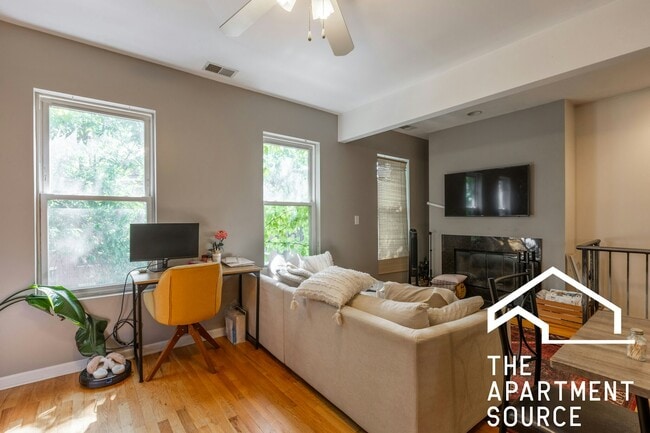 906 N Wood St in Chicago, IL - Building Photo - Building Photo