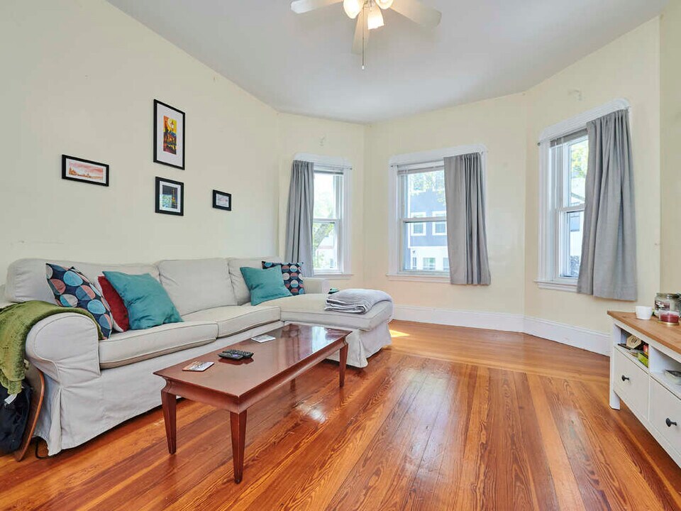 48 Wordsworth St, Unit 2 in Boston, MA - Building Photo