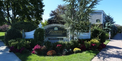 Fairfield North At Patchogue in East Patchogue, NY - Foto de edificio - Building Photo