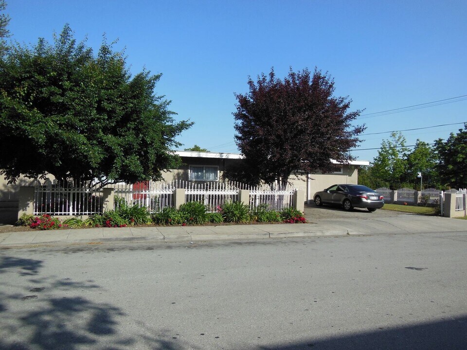 310 Market Pl-Unit -1115 Alpine Avenue in Menlo Park, CA - Building Photo