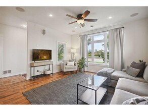 1086 11th Ave SE in Minneapolis, MN - Foto de edificio - Building Photo