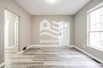 924 E Dayton St in South Bend, IN - Foto de edificio - Building Photo