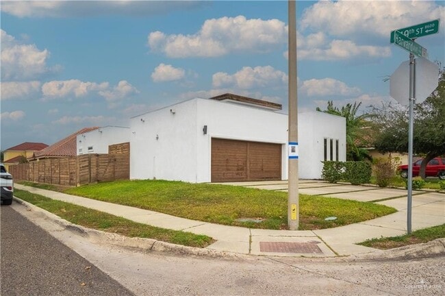 1824 Harvard Ave in McAllen, TX - Foto de edificio - Building Photo