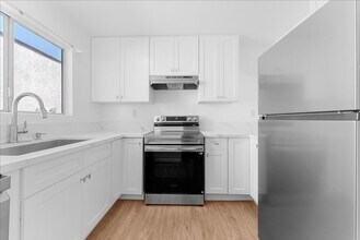 719 N Eucalyptus Ave in Inglewood, CA - Foto de edificio - Building Photo