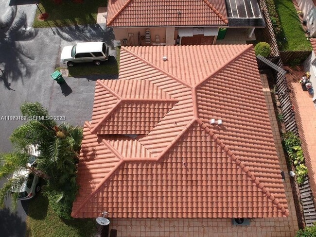 5758 NW 97th Pl in Doral, FL - Building Photo - Building Photo