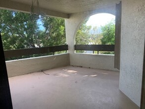 8827 SW 123rd Ct, Unit 408 in Miami, FL - Foto de edificio - Building Photo