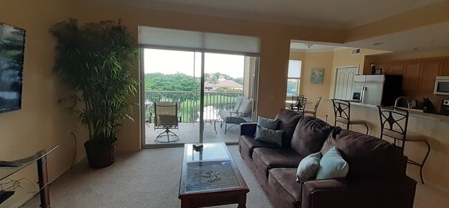 8270 Pathfinder Loop, Unit 832 in Ft. Myers, FL - Building Photo - Building Photo