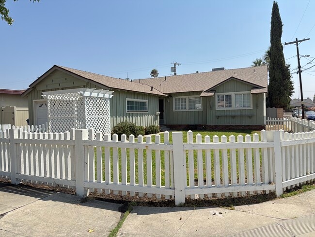 7700 Alcove Ave in Los Angeles, CA - Building Photo - Building Photo